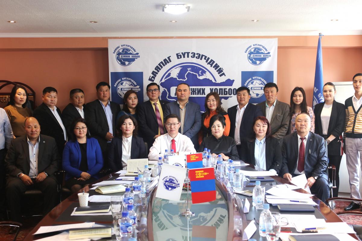 БАЯЛАГ БҮТЭЭГЧДИЙГ ДЭМЖИХ ХОЛБООНЫ САЛБАР ХОРООДЫН ДАРГА НАРЫН АНХДУГААР ЗӨВЛӨГӨӨН 